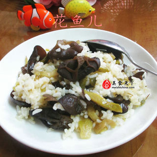 榨菜丝黑木耳炒饭