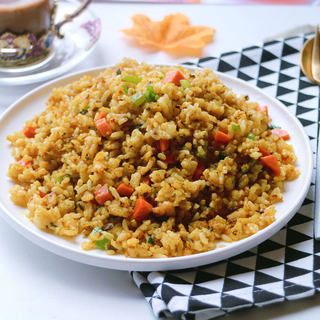 咖喱榨菜蛋炒饭