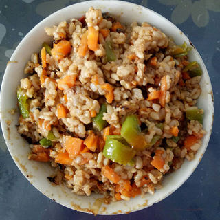 青椒胡萝卜西红柿蛋炒饭