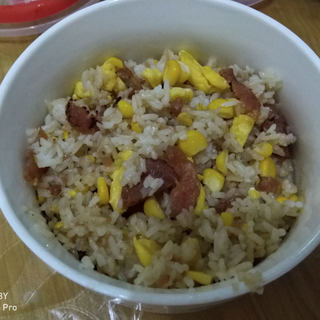 玉米鸡蛋腊肠炒饭