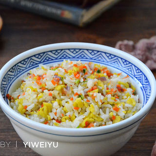 洋葱虾仁炒饭