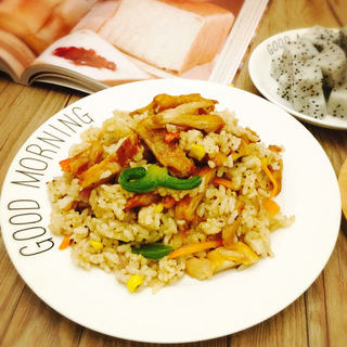 黑胡椒牛排酱鸡腿炒饭