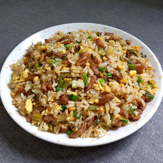 酸菜肉丁蛋炒饭