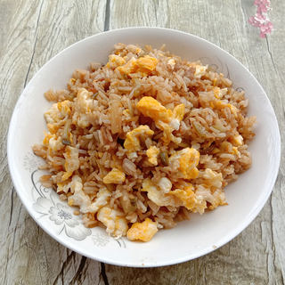 肉末榨菜蛋炒饭