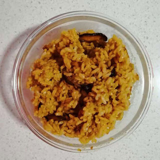 炒饭新吃法，几个香菇、一把干贝，一碗米饭，搅拌几下，口水直流！