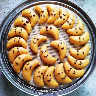 月亮馒头