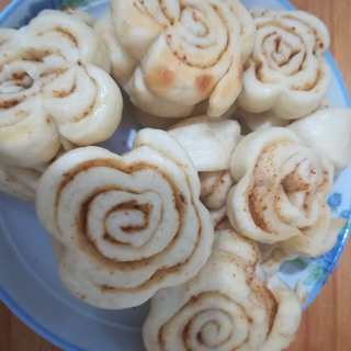 烤肉味小花卷