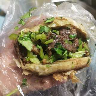 烧饼夹肉