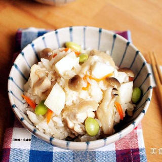绿竹笋鸡肉炊饭