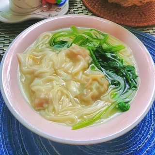 菠菜馄饨汤面