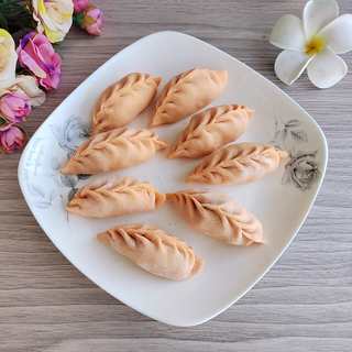 胡萝卜汁芹菜肉馅饺