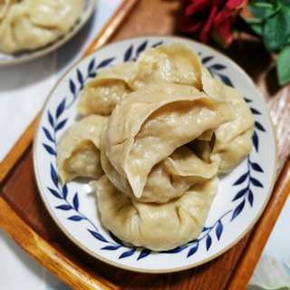 烫面卷心菜肉包