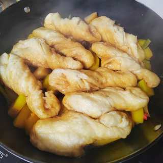 时蔬炖肉混花卷