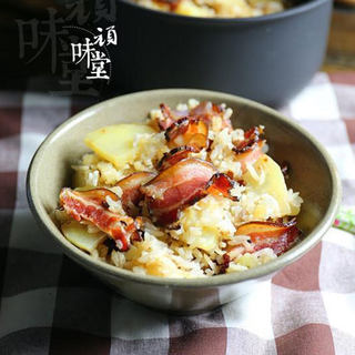腊肉土豆焖饭