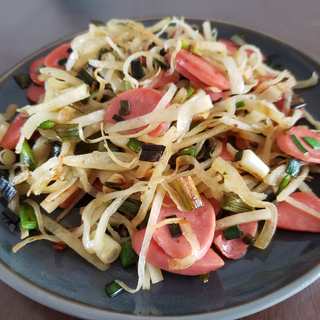 火腿肠炒饼丝