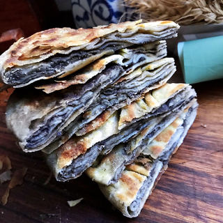 黑芝麻酱油酥饼