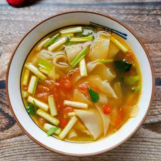 西红柿菠菜酸汤面片