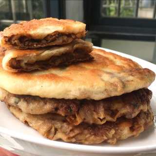 家常香酥肉饼，饼皮酥脆，肉汁鲜美，特别好吃。