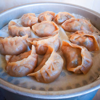 油菜香菇鸡蛋馅儿蒸饺。