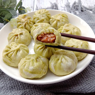 菠菜汁胡萝卜包子
