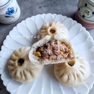 玉米鲜肉包子