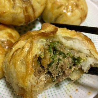 蒜苗肉馅烤包子