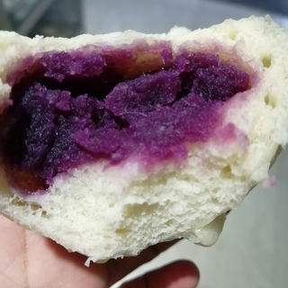 紫薯包，红豆包，豆浆