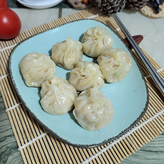 鲜肉玉米小笼包