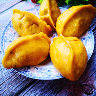 小根蒜酸菜玉米面包子