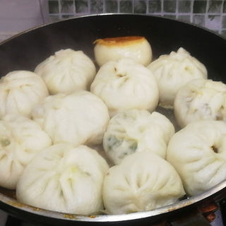 虾仁韭菜水煎包