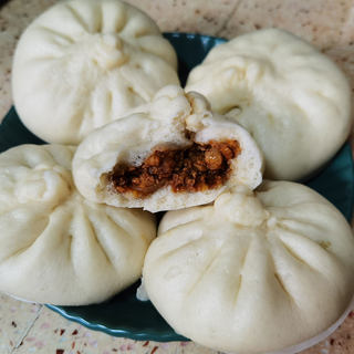 卤肉包子