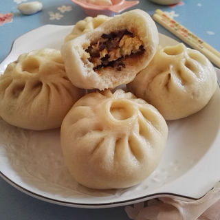 南瓜鸡蛋包子