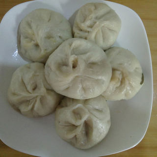 芹菜猪肉包子