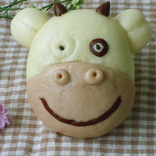 萌萌牛奶黄包