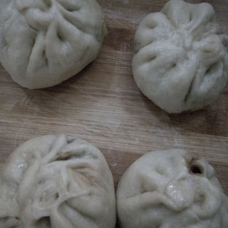 蒜苔木耳猪肉包
