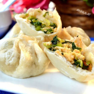 青菜鸭蛋包子