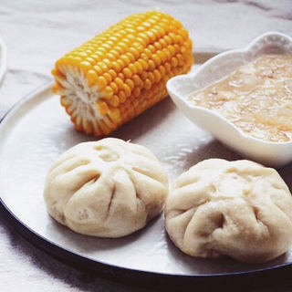 芹菜猪肉包子