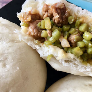 蒜薹肉包子
