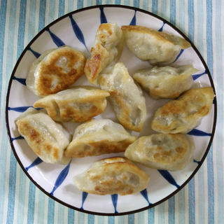 煎槐花水饺