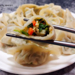 韭菜鱿鱼鹅蛋香菇水饺