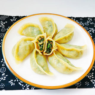玉米面韭菜肉馅蒸饺