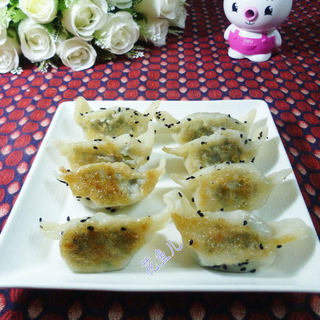 荠菜肉馅锅贴