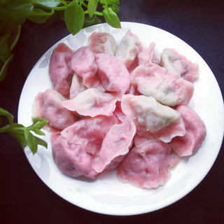 火龙果彩色饺子