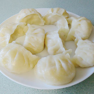 鸡蛋黄瓜洋葱蒸饺