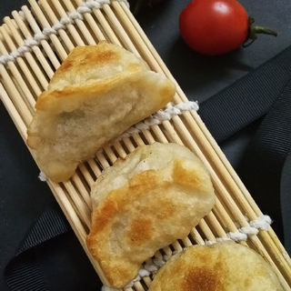 猪肉芹菜煎饺