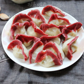红红火火，喜事连连——莲菜红裙饺子
