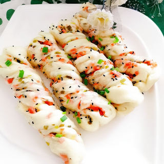 葱香火腿扭扭小花卷