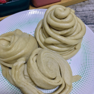 “花样面食”牛奶黑面丝卷