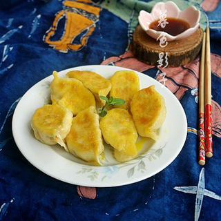 黄瓜胡萝卜鸡蛋水煎饺