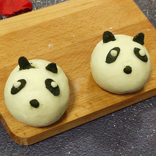 卡通小熊猫小馒头
